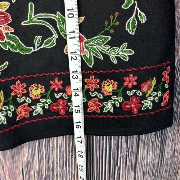 Embroidered Mini Skirt- Size Medium - Picture 3 of 7
